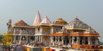 अयोध्या – अलौकिक दीपोत्सव के साक्षी बने रामनगरी आये श्रद्धालु-पर्यटक