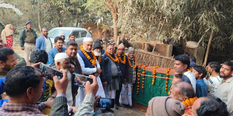 किशनगंज – कोचाधामन विधायक ने पुल निर्माण कार्य का किया शिलान्यास