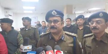 अररिया : एसपी अशोक कुमार सिंह ने एक्सिस बैंक लूटकांड मे एसआई, एएसआई सहित 02 जवान को किया निलंबित