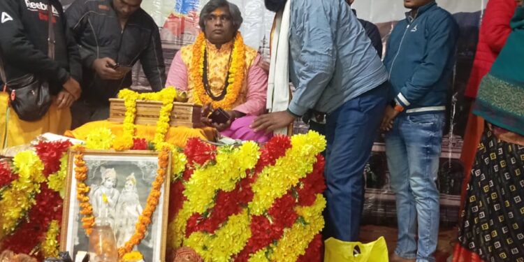 जौनपुर -चरण भले ही सुंदर हों परंतु जब तक आचरण सुंदर नहीं होते तब तक चरण की पूजा नहीं होती: ब्रह्मांडपुरी महामंडलेश्वर जी