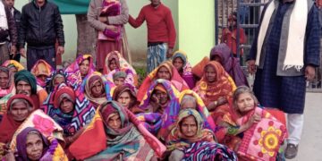 पूर्व सांसद आनंद मोहन के जन्म दिवस पर 50 लोगों के बीच कंबल वितरण