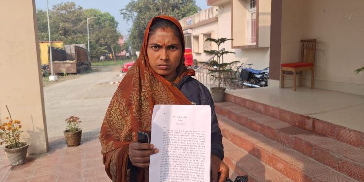 कबीर मठ आश्रम बनाने गयी महिला के साथ मारपीट, थाना में शिकायत।