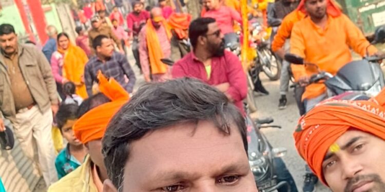 रामजानकी मन्दिर रानीगंज से निकली भव्य शोभायात्रा ।