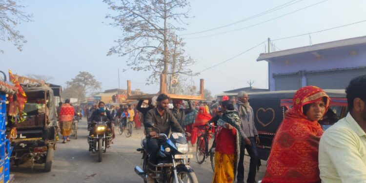 फरियानी कोशी नदी के घाट पर पौष पूर्णिमा के अवसर पर लगा मेला में करोड़ो रूपये का खरीदारी।