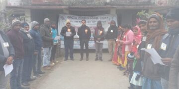 कुर्साकांटा प्रखंड मुख्यालय में राष्ट्रीय मतदाता दिवस पर मतदाताओं को दिलाई गई शपथ।