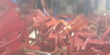 अररिया – जिला प्रशासन के सांस्कृतिक कार्यक्रम में अनकंट्रोल भीड़ ने जमकर उत्पात मचाया और हंगामा किया