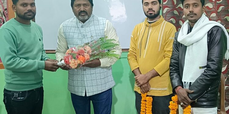 पुर्णिया पश्चिम जिला के जिला प्रमुख कुमार सौंदर्य उर्फ राजू सर प्रदेश कार्यकारिणी सदस्य बादल भगत को बनाया गया।