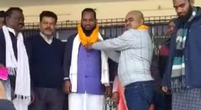 पलासी प्रखंड के सभागार भवन में पंसस ने विषेश बैठक करते हुए उपप्रमुख का कुर्सी बरकरार रहा में