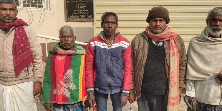 पाँच वारंटी को रानीगंज पुलिस ने किया गिरफ्तार।