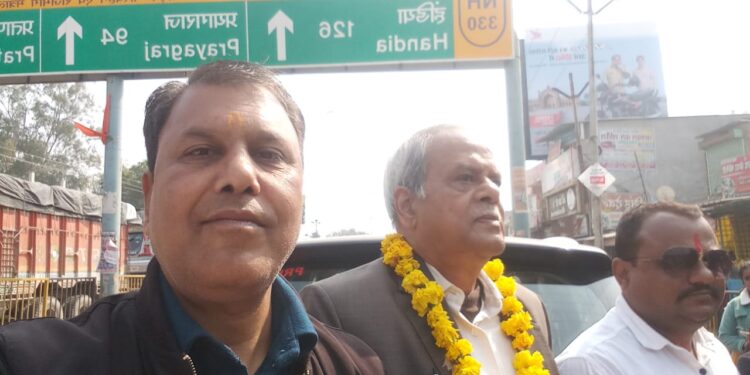 सुल्तानपुर- एनयूजे संगठन विस्तार:प्रतापगढ़ जा रहा वरिष्ठ पत्रकारों का काफिला जिला में पहुंचा- हुआ जोरदार स्वागत