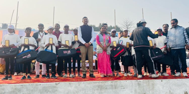 किशनगंज- सुनीता कुमारी: छात्राओं की सुरक्षा, संरक्षा एवं सशक्तिकरण का रखा जा रहा है ध्यान बेटी बचाओ बेटी पढ़ाओ अंतर्गत विभिन्न खेल प्रतियोगिताओं का हुआ आयोजन