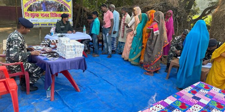SSB के द्वारा भलुआ स्थित गरैया में नि:शुल्क मानव चिकित्सा शिविर आयोजित।