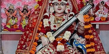 अनुमंडलाधिकारी ने सरस्वती धाम में टेका माथा।