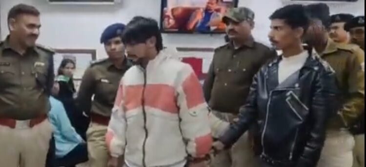 एक्सिस बैंक लूट मामले में दो मुख्य आरोपी गिरफ्तार: पुलिस ने बैंक में सीन किया री-क्रिएट, ढाई लाख रूपए बरामद