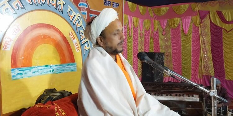 नौ दिवसीय भागवत कथा ज्ञान यज्ञ महाकुंभ के तीसरे दिन उमड़े श्रद्धालु