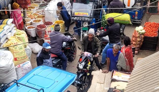 रानीगंज – काली मंदिर चौक से गुदरी बाजार जाने वाली सड़क में हमेशा रहती है जाम