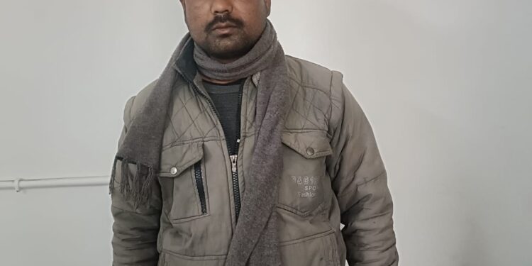 नाबालिक युवती के साथ जबरन गलत काम करने वाला फरार आरोपी धराया।