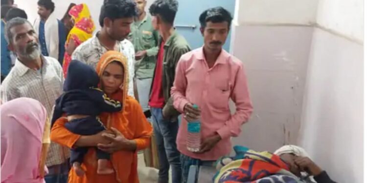 एक बेकाबू ट्रैक्टर ने 3 लोगों को रौंदा: अररिया में सड़क हादसा, सभी घायलों का प्राथमिक उपचार के बाद हायर सेंटर रेफर क्या गया