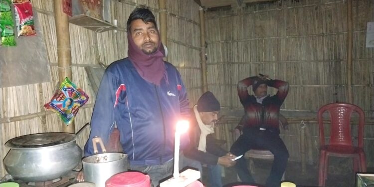 15 घंटे गायब रही बिजली , कामकाज ठप्प