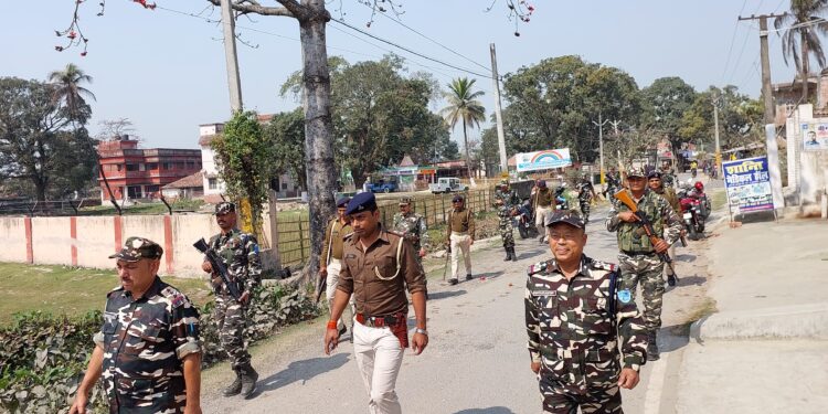 कुआडी़ पुलिस व SSB द्वारा लोकसभा चुनाव शांतिपूर्ण तथा भयमुक्त वातावरण में संपन्न कराने को लेकर फ्लैग मार्च अभियान चलाया।