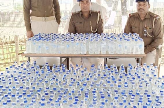 कुआडी़ पुलिस ने 656 बोतल शराब किया जब्त तस्कर फरार।