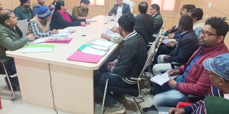 किशनगंज- जिला सड़क सुरक्षा समिति एवम् जिला खनन टास्क फोर्स की बैठक: शहरी क्षेत्र में यातायात समस्याओं के निराकरण को लेकर ई-रिक्सा की होगी गिनती