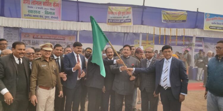 पटना उच्च न्यायालय के न्यायमूर्तियों ने झंडा दिखाकर फाइलेरिया रथ को किया रवाना