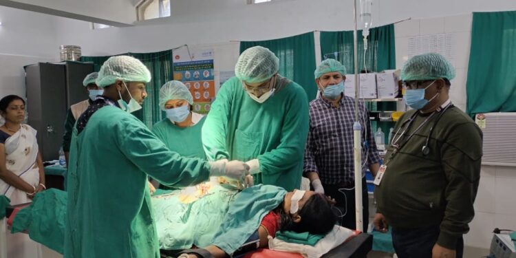 धमदाहा अनुमंडल अस्पताल में हुआ बच्चेदानी का सफल ऑपरेशन