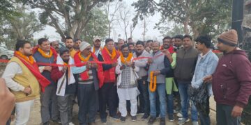 कलावती स्नातक महाविद्यालय में बनी सड़क का फीता काटकर किया उदघाटन।