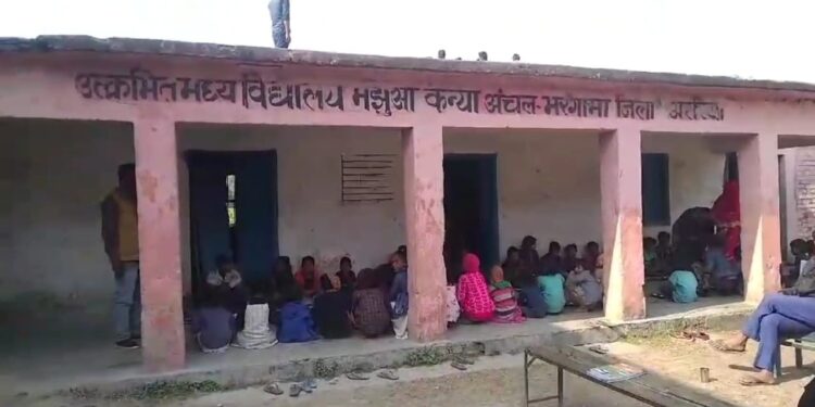 अज्ञात चोरों ने विधालय के खिडकी तोड़कर फल,अंडा सहित चावल का किया चोरी