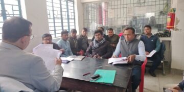 एडीएम ने किया कुर्साकांटा अंचल कार्यालय का निरीक्षण दिए कई आवश्यक दिशा निर्देश।