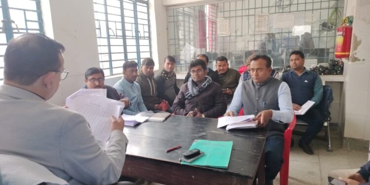 एडीएम ने किया कुर्साकांटा अंचल कार्यालय का निरीक्षण दिए कई आवश्यक दिशा निर्देश।