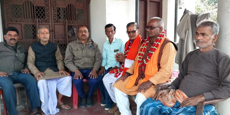 आसन्न चुनाव को लेकर वरिष्ट कार्यकर्ता को दिया गया पदभार,लोगों में हर्ष