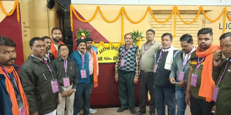 आरएसएस वं विश्व हिंदू परिषद बजरंग दल संगठन के कार्यकर्ताओं अयोध्या धाम के लिए हुआ रवाना