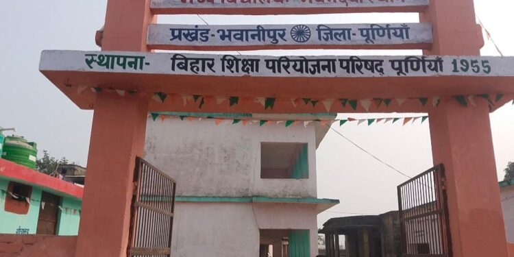 बेखौफ चोरों ने स्कूल से चुराये 13 टैब सहित 2 लाखों के सामान