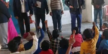 अररिया – अपर मुख्य सचिव केके पाठक पहुंचे अररिया: पलासी प्रखंड क्षेत्र के स्कूलों का लिया जायजा,