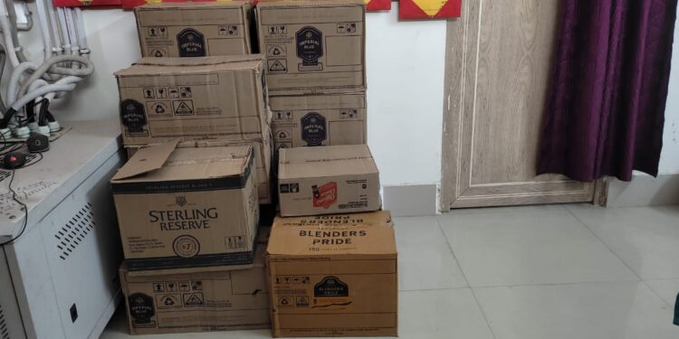 रानीगंज पुलिस ने बंगाली टोला से बिदेशी शराब का खेप को पकड़ा चार नामजत।
