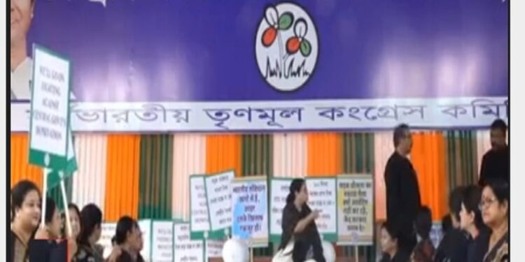 पश्चिम बंगाल -मुख्यमंत्री का दावा है कि केंद्र की भाजपा नीत सरकार के पास विभिन्न कल्याणकारी योजनाओं के लिए राज्य का हजारों करोड़ रुपये बकाया है