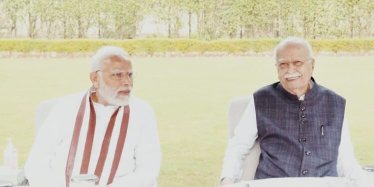 भारत रत्न-आडवाणी को भारत रत्न देने से भारत रत्न की गरिमा बढ़ी है- प्रधानमंत्री नरेंद्र मोदी ने लालकृष्ण आडवाणी को भारत रत्न देकर संघर्ष की राजनीति को सम्मानित किया है: वरिष्ठ पत्रकार राजकुमार सिंह