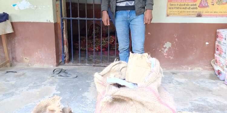 सिकटी पुलिस ने सैदाबाद कॉलोनी मैं छापेमारी कर 180 बोतल शराब के साथ एक को किया गिरफ्तार भेजा जेल।