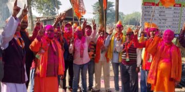 फ्लोर टेस्ट में नीतीश कुमार ने मारी बाजी, कार्यकर्ताओं ने रंग गुलाल उड़ाए