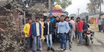 कुर्साकांटा प्रखंड क्षेत्र के विभिन्न विद्यालय से मैट्रिक परीक्षा देने के लिए बच्चे घर से हुए रवाना।