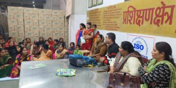 फाइलेरिया मरीजों ने सुनाई आपबीती तो पारले कर्मियों ने खाई दवा