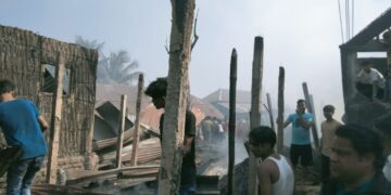 भीषण अग्नि कांड में दो दर्जन घर जले लाखों की संपत्ति स्वाहा।