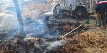 अगलगी की घटना में ट्रैक्टर जलकर खाख गाय की जलकर मौत