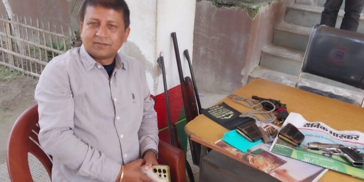 थाना परिसर में शिविर लगाकर शस्त्रों का भौतिक सत्यापन