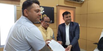 जिला पदाधिकारी ने क्लीनिकल इस्टैब्लिसमेंट एक्ट के तहत पंजीकृत निजी अस्पताल को तथा यूएसजी केंद्रों को सौपा निबंधन प्रमाण पत्र  