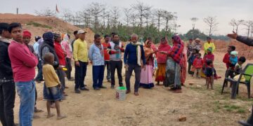 सीता और रामकली की पुकार पर करीब दो सौ ईंट भट्ठा के मजदूरों ने खाई सर्वजन की दवा