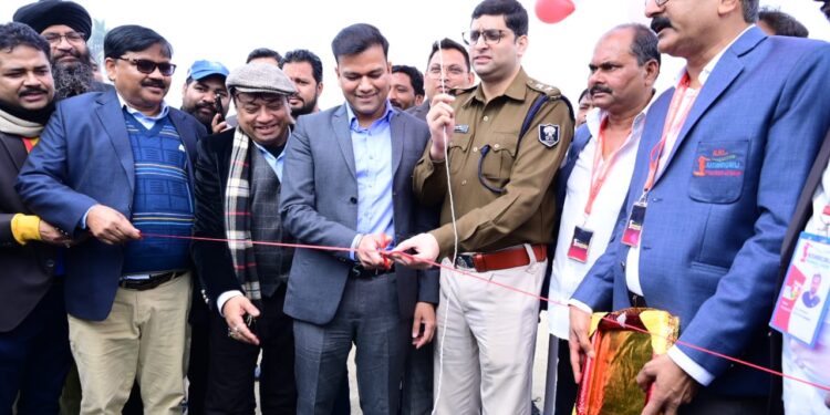 केपीएल सीजन टू का डीएम तुषार सिंगला एवं एसपी इनामुल हक मेंगनू ने किया उद्घाटन