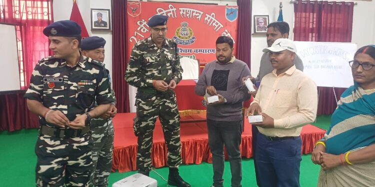 कमाडेंट के नेतृत्व में खिलाई गई एसएसबी जवानों को सर्वजन दवा